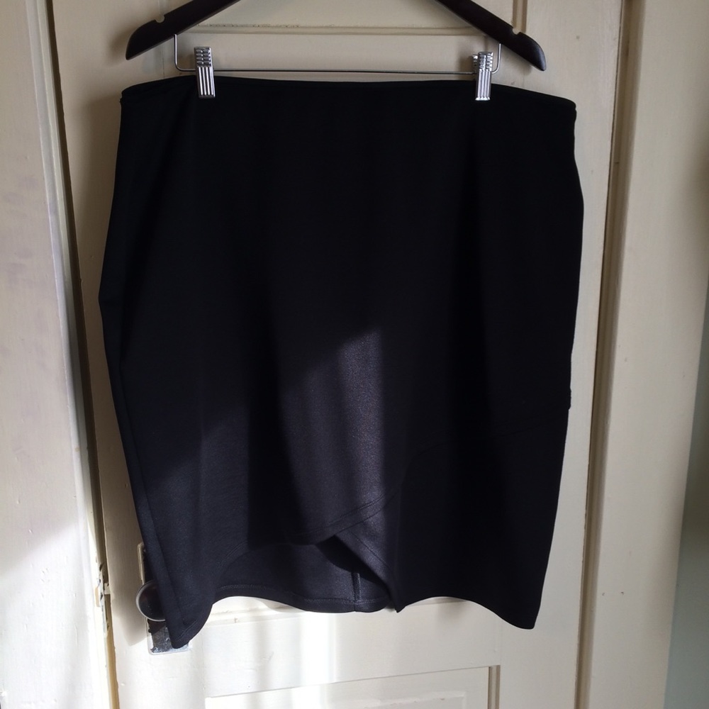 🎉 3 for $15 Bisou Bisou Skirt